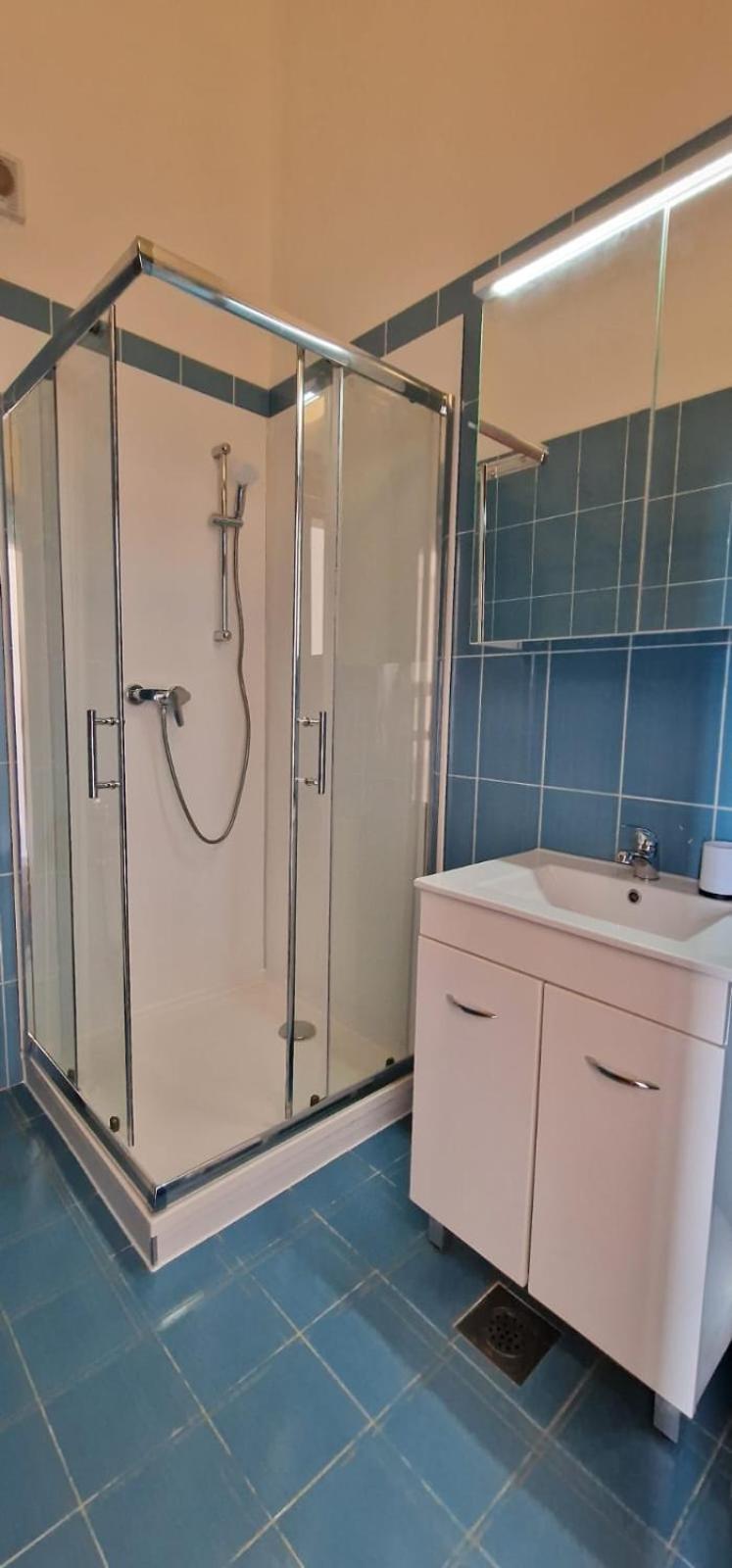 Blue Seagull - Seafront Holiday Home Нови Винодолски Екстериор снимка